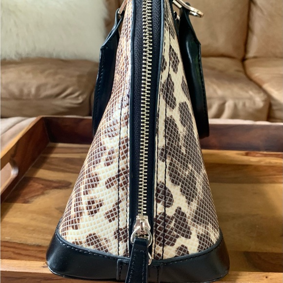 It Bag World Favorite - Picture 3 of 9